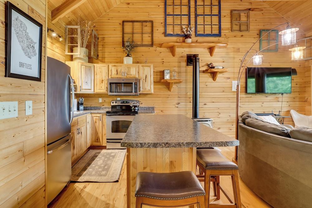 'pettinger' Getaway w/ Bluff Views in Mindoro!