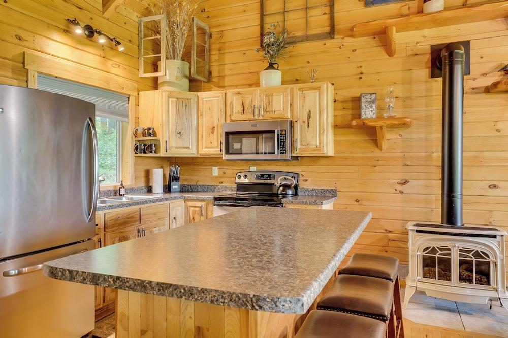 'pettinger' Getaway w/ Bluff Views in Mindoro!