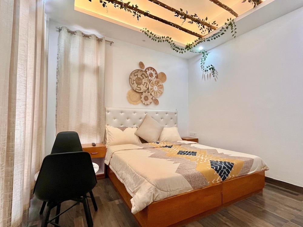 Siesta Homestay 1BR - balcony in shimla