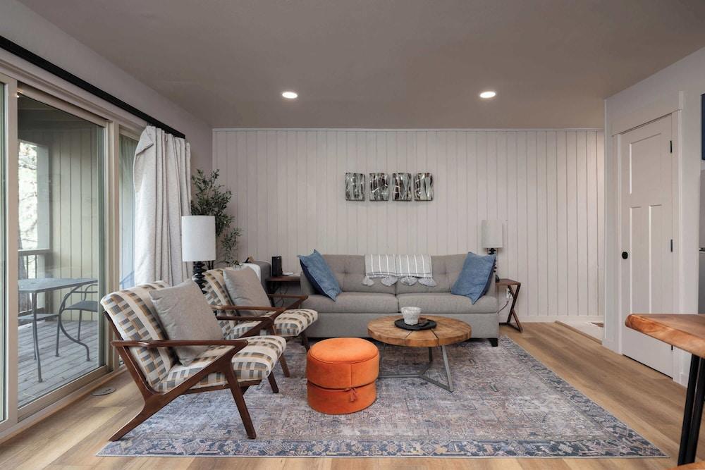 Alpenglow Haus - Stay for 4!