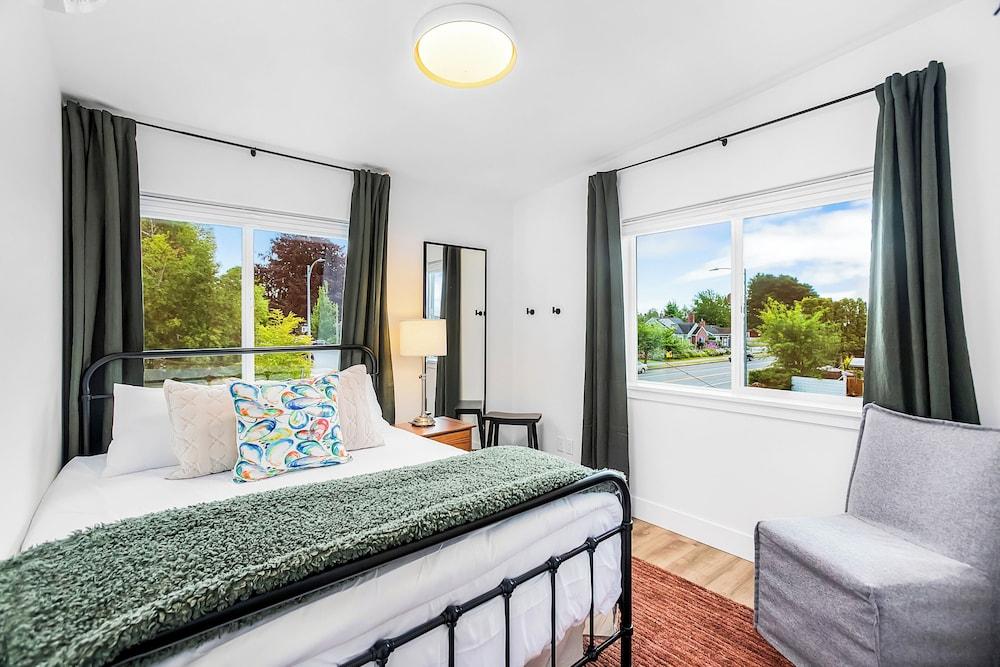 Stonegrove Residence