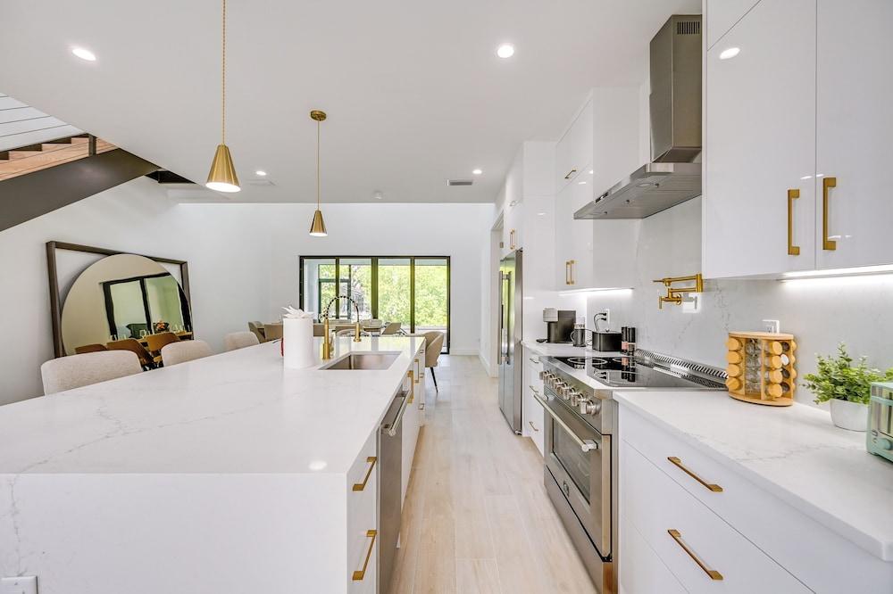 Walk to Celebration Park: Naples Home w/ Pool!