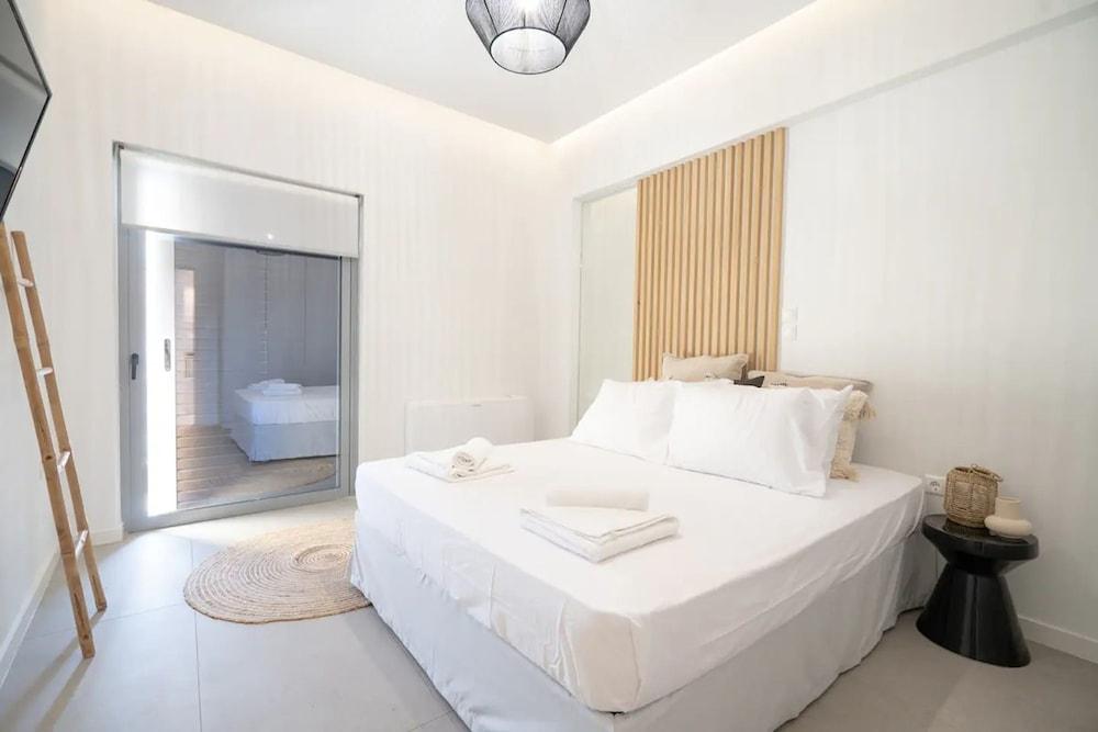 Piraeus Cozy Apartment for 4 Persons