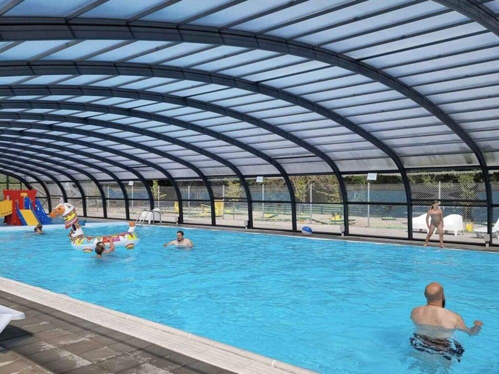 6 Person Holiday Park Home in Malling