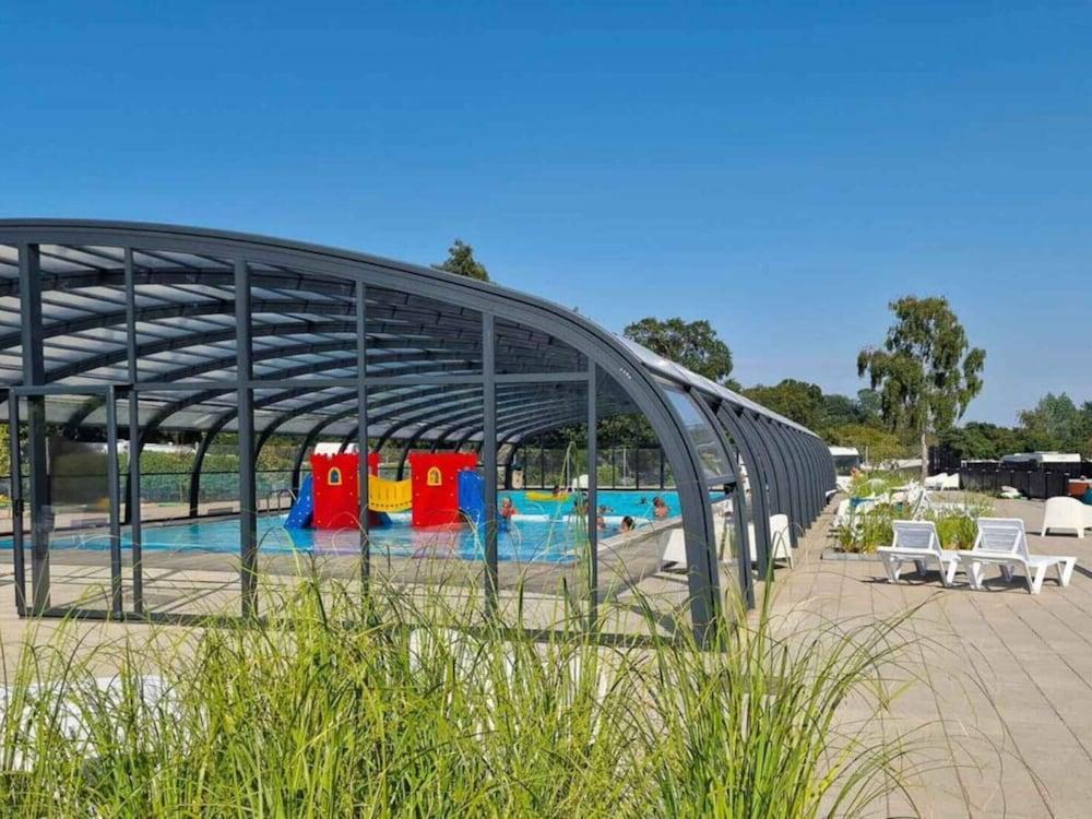 6 Person Holiday Park Home in Malling