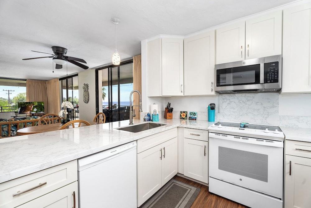 End Unit Oceanview Condo - Pool - Sauna & Tennis! - Vrkcv