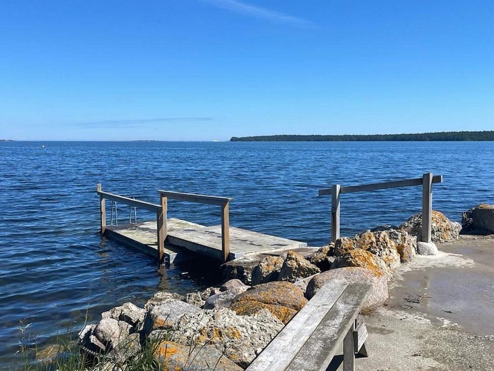 Cozy Seaside Getaway in Grankullavik