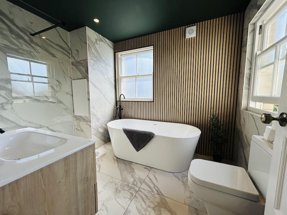 Hove Alone 4 By My Getaways