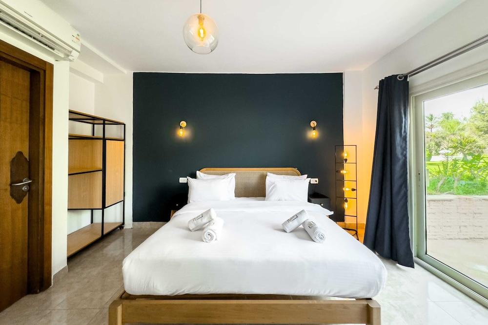 Xuru Stays I Waterfall Zoo Lodge