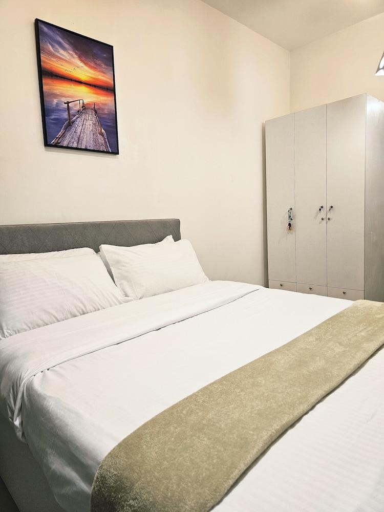 Modern Cozy Studio with Netflix