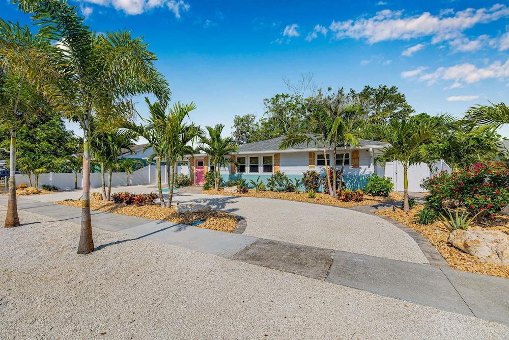 Coastal Sanctuary Near IMG and Beaches