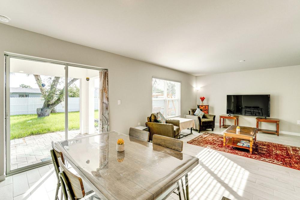 3 Mi to Port Charlotte Beach Park: Home w/ Patio!