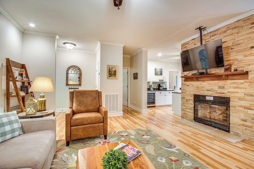 Sandy Beach, Fun Games & Barn: Lake Lure Gem!