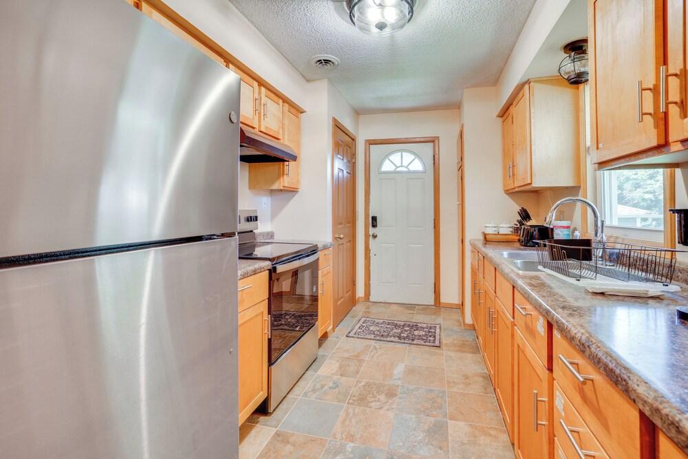 10 Mi to Downtown: Group Getaway in Minneapolis