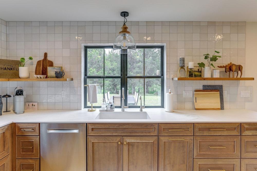 Cabin on 28 Acres: Hike & Fish in Flathead Valley!