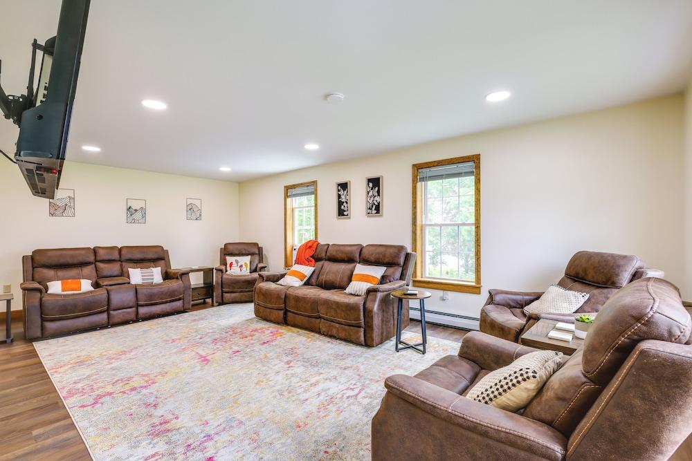 Mountain & Sunset Views: Upstate Family Home