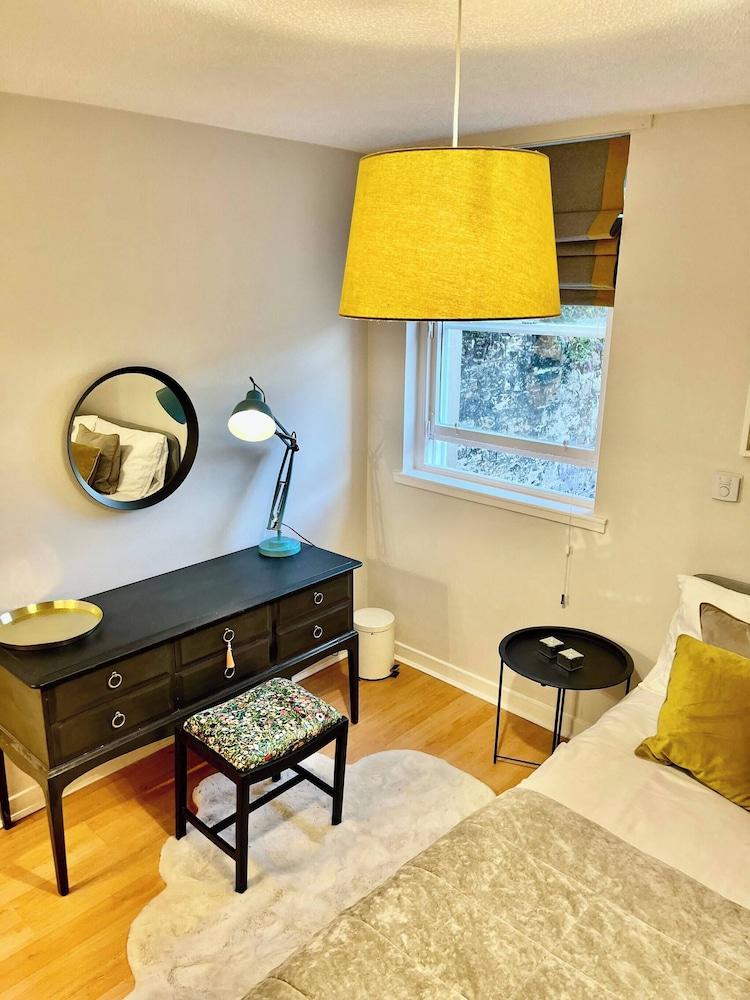 Charming Edinburgh Apartment Beside Edinburgh Castle