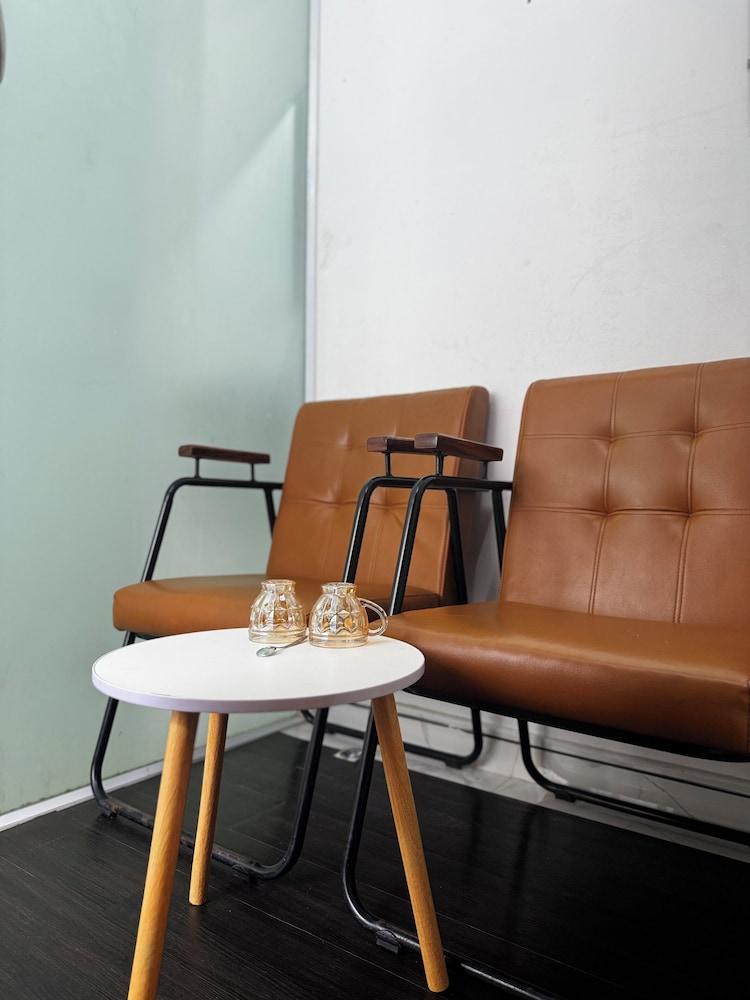 The Hidden Hogwarts - Nearly Bui Vien