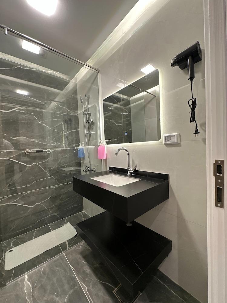 Charming Amman Apartment With Electric Heating & WiF