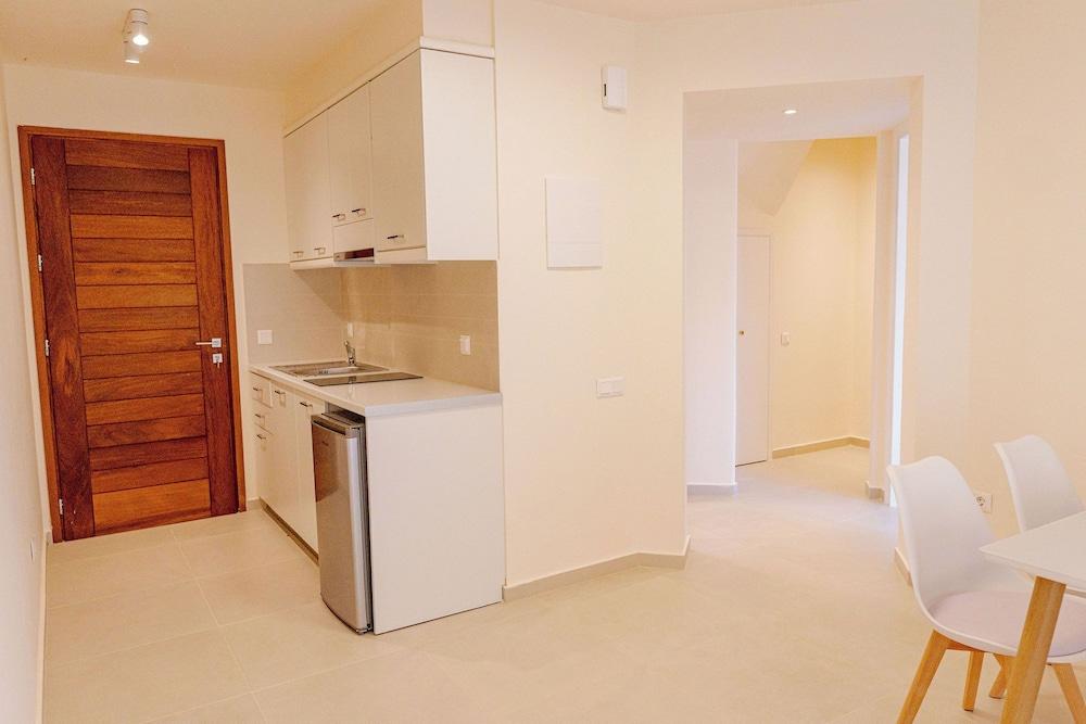 Phaedrus Living: Seaside Thalassa Cretan 103