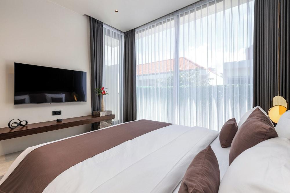 Alex Villas Grey and White