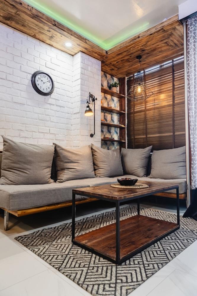 Modern 1BR Walk to Beach & City Spots