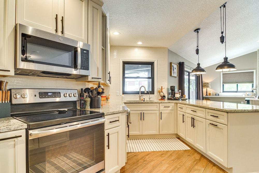 2 Blocks to Golf Course: Spacious Tampa Home!