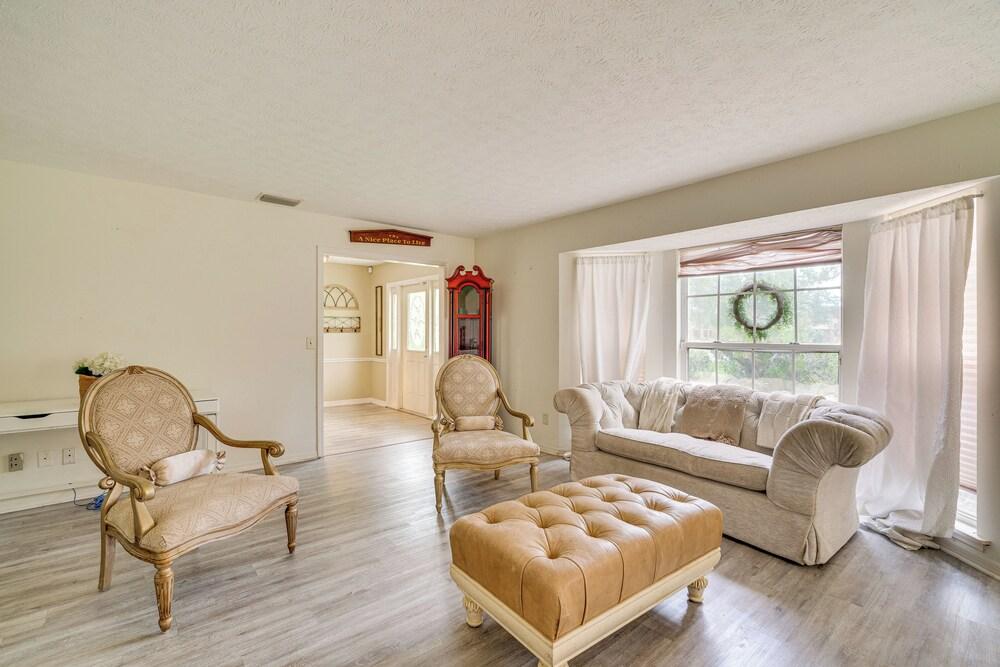 Private Pool & Yard: Family Retreat in Cape Coral