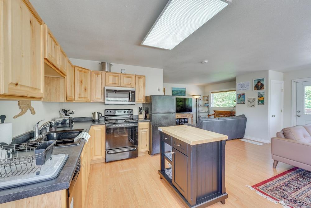 Explore Alaska: Woodsy Home w/ Deck in Palmer