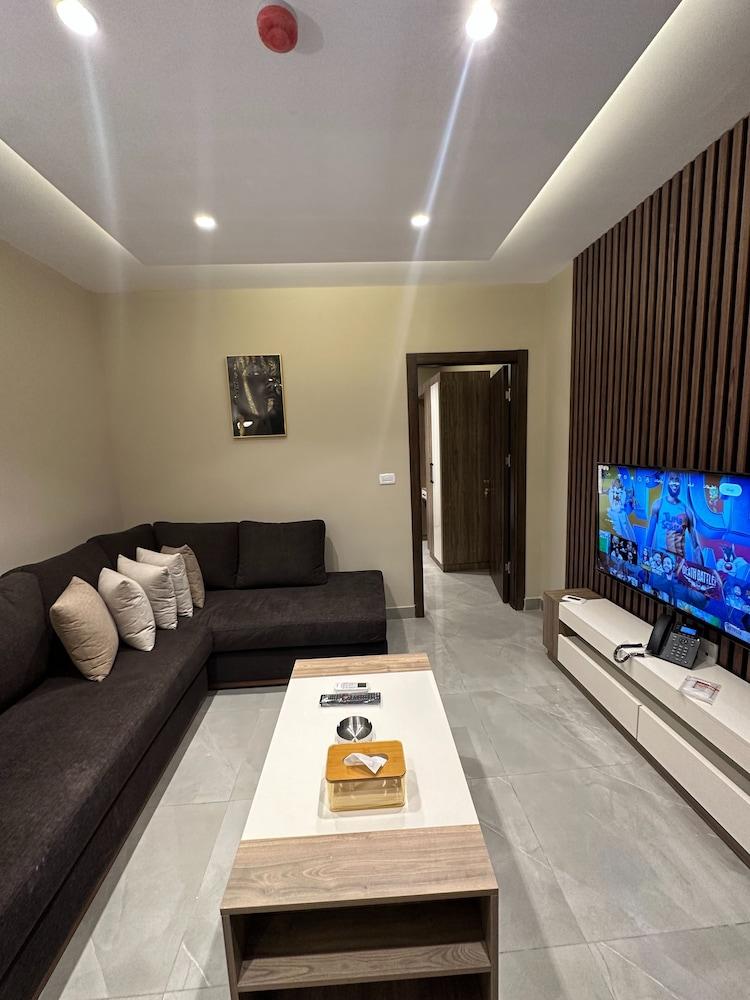 Charming Amman Apartment With Terrace and Parking