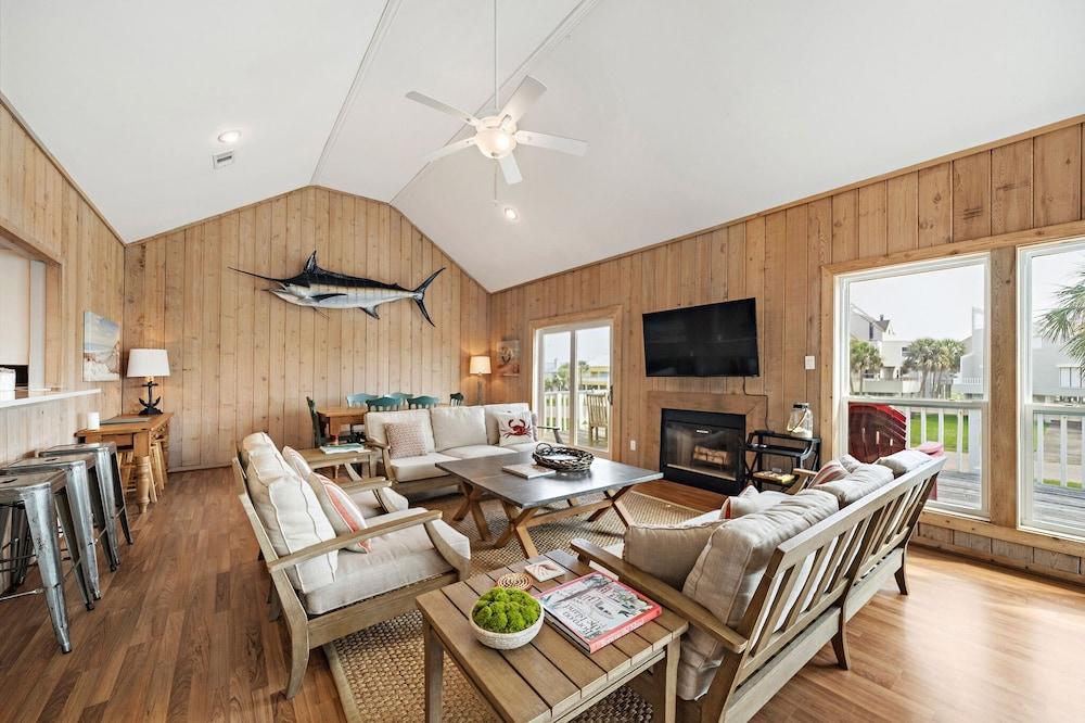 Crab Claw by Ryson Vacation Rentals