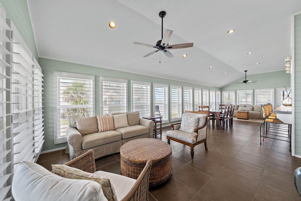 Maree by the Sea by Ryson Vacation Rentals