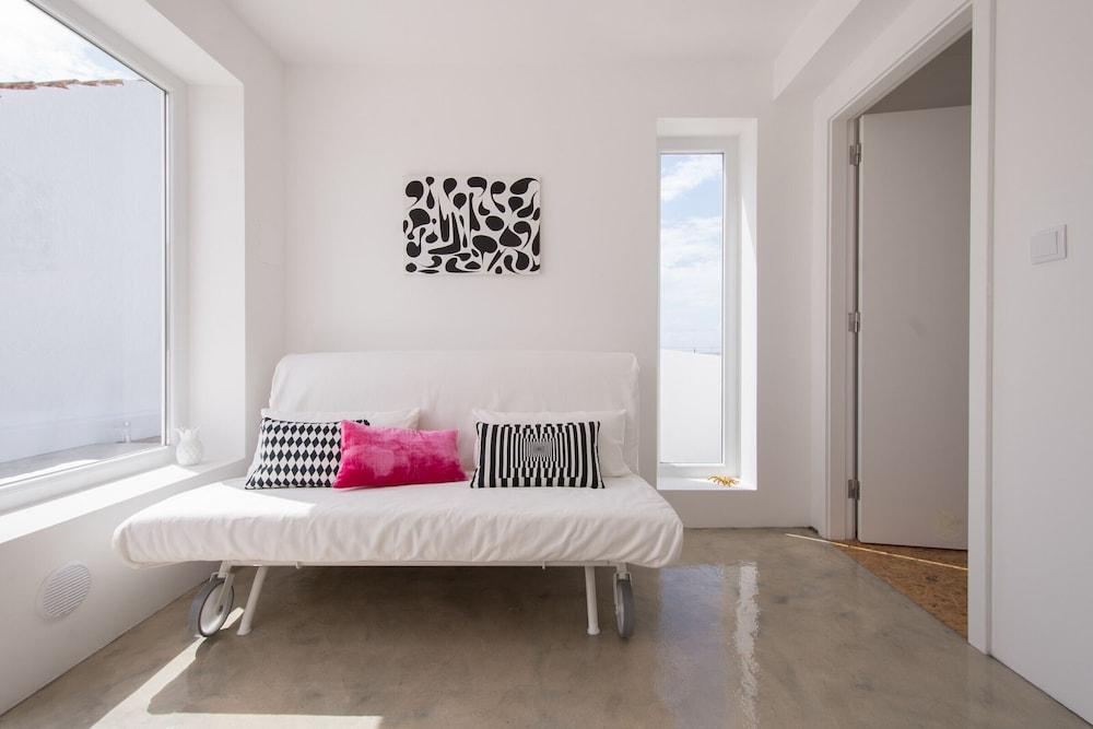 ST Apart 01 in Atouguia da Baleia