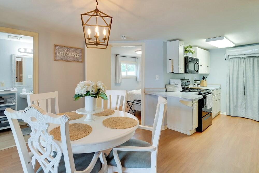 'lakeside Haven' w/ Deck & Views in Jefferson!