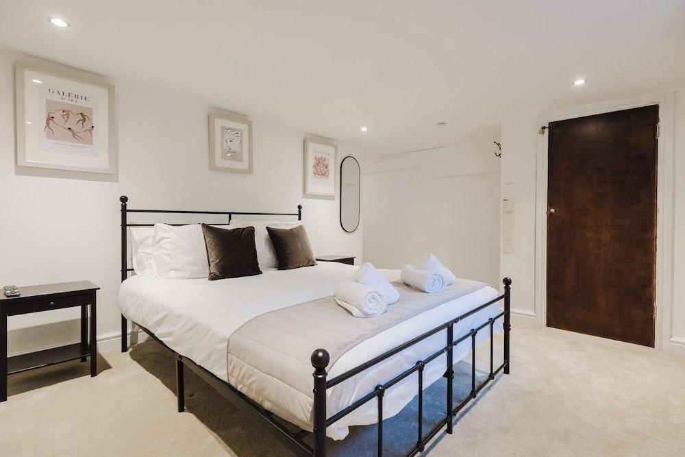 Stylish Townhouse Annexe Cheltenham