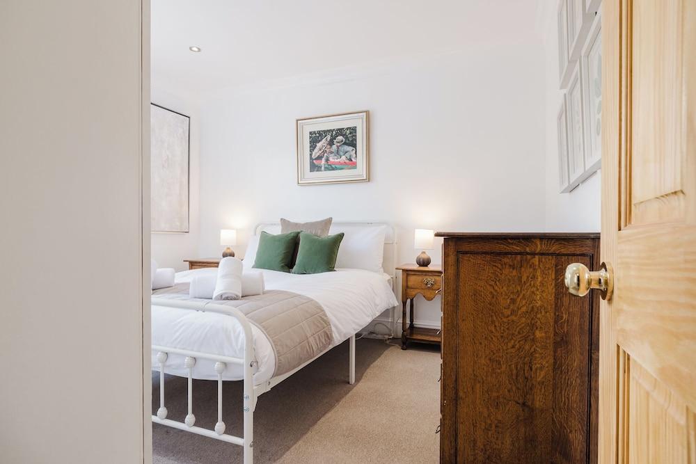 Stylish Townhouse Annexe Cheltenham