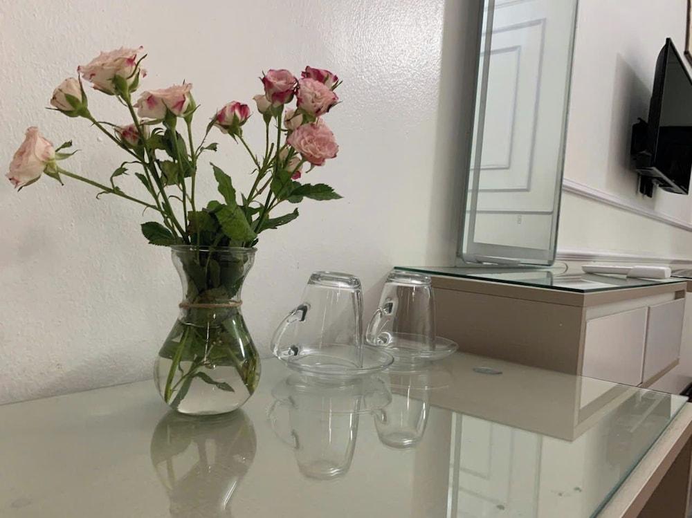 Sword Lake hostel and Spa