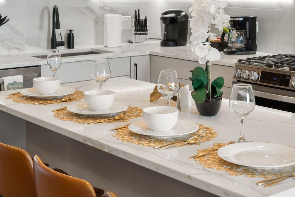 Bright 2bed 2bath in Brand New Pilsen Development