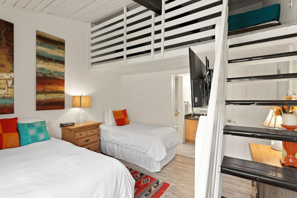 Snowmass 2BR Loft Retreat Deck, Fireplace & Views - 21E