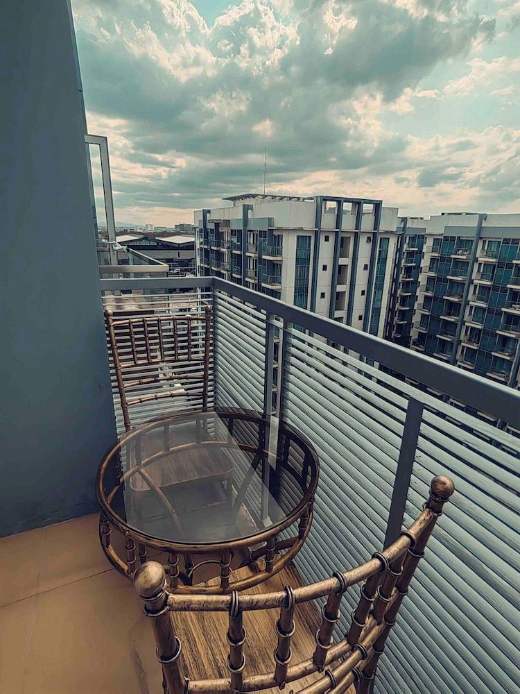 One Palm Tree Villas Condo