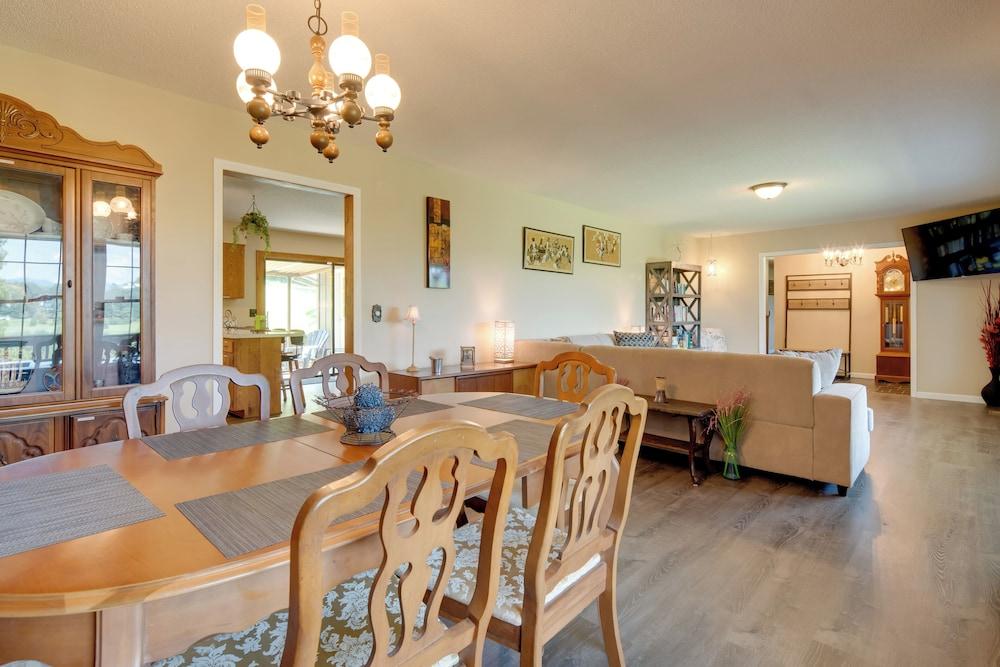 11 Mi to Asheville: Scenic Retreat w/ Game Room