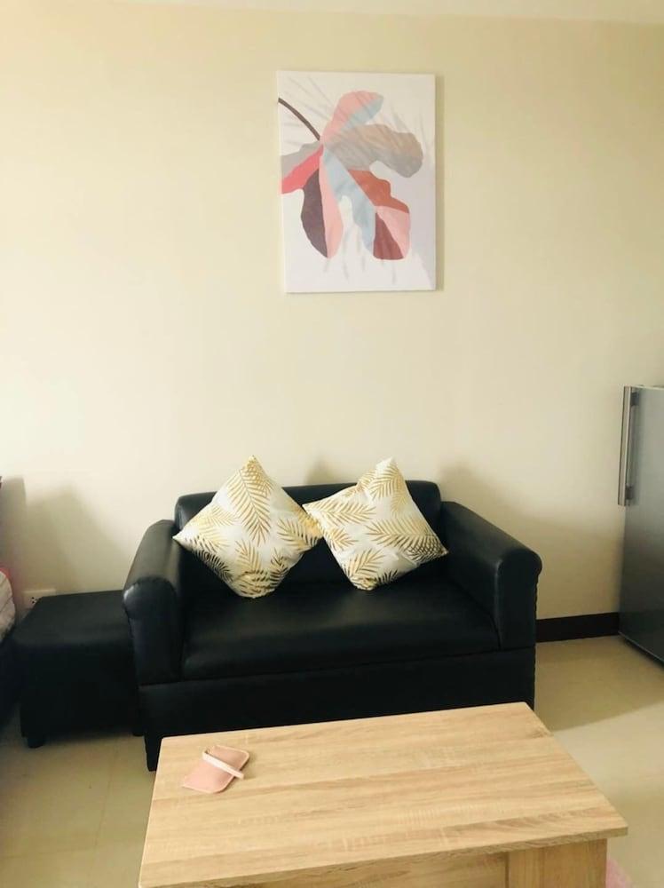 Studio with Balcony at Saekyung 956