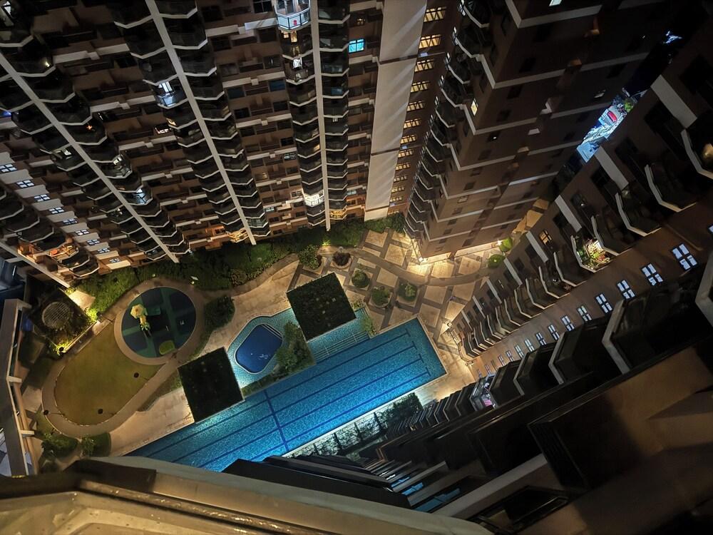 Manila Bay View - 1BR with balcony