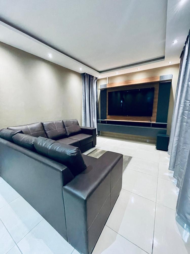 Ques Self Catering Apartments