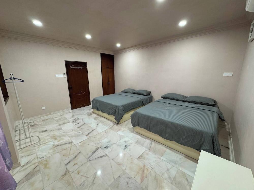 Cozy Johor Bahru Home With Family Room and Unblock Balcony View