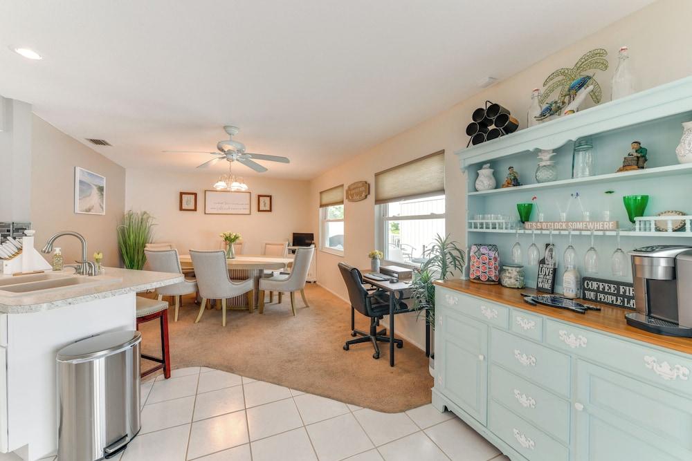 Fish, Swim & Relax: Canal-front Port Charlotte Gem