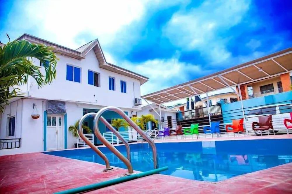 The Kings Hotel and Suites