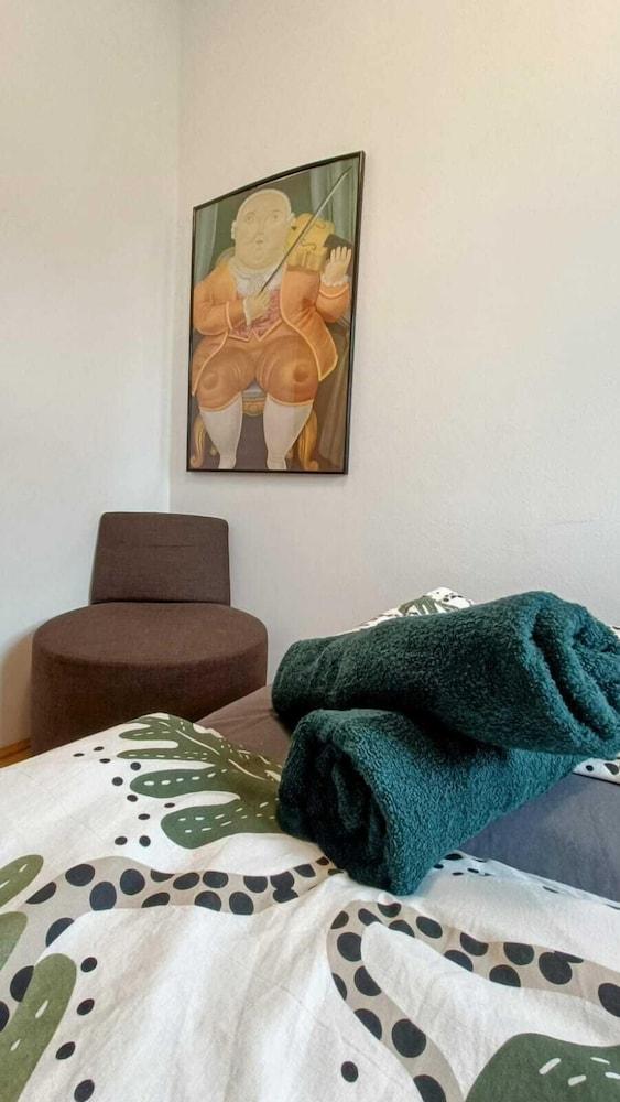 Comfy 4BR Apt Ideal for Groups Families