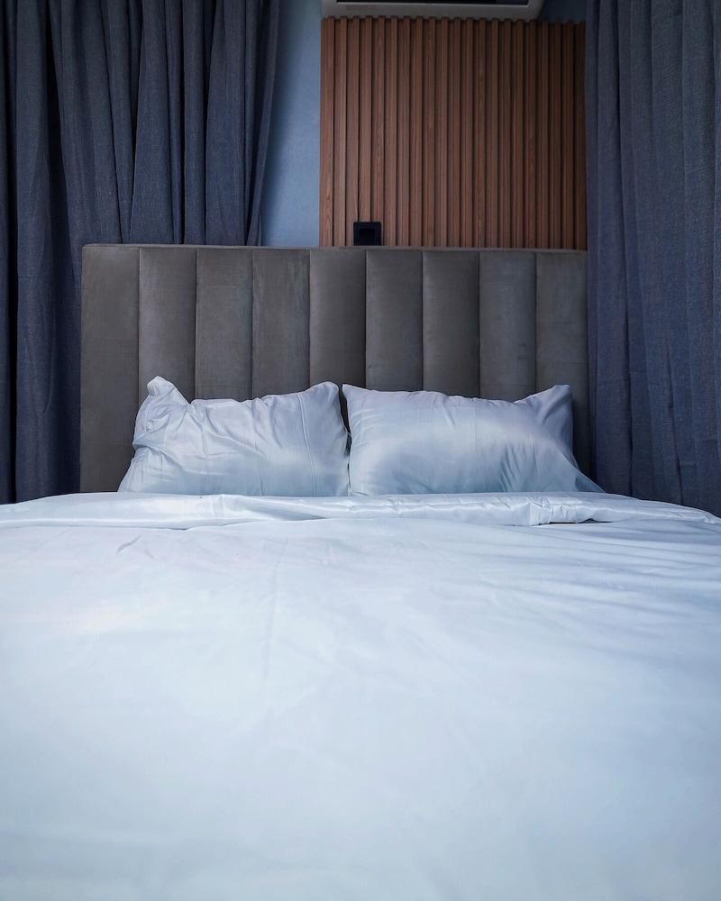 Crestville Apartments