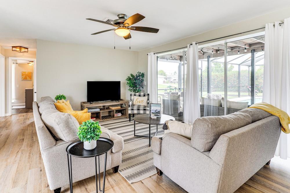 4 Mi to Dtwn Cape Coral: Home w/ Pool & Patio